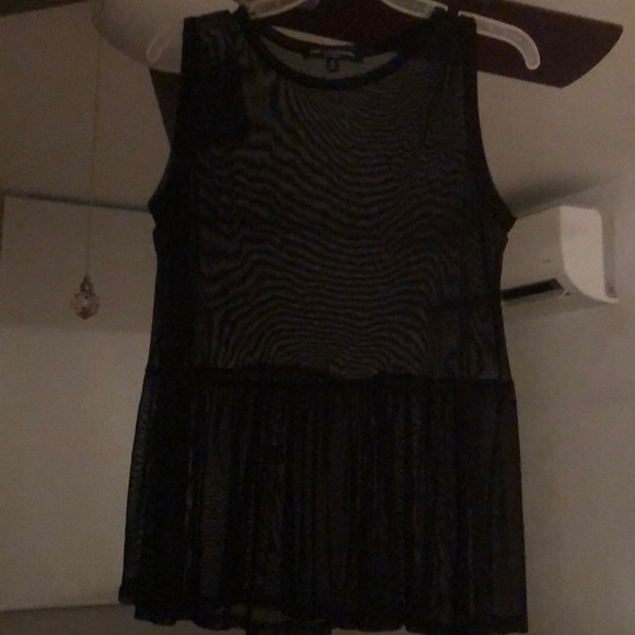 Black top - Picture 1 of 1